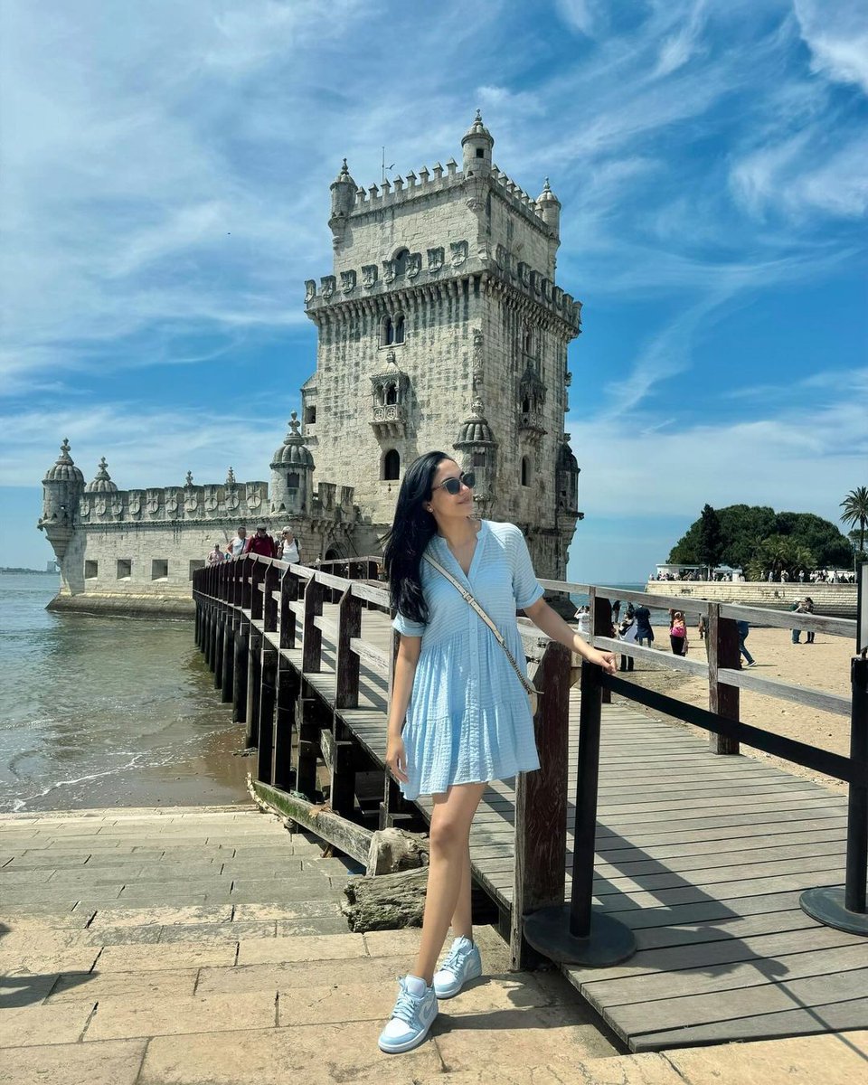 Can't decide what's more appealing the Lady or the Locations!! #RituVarma  🩵📷
#RituVarma #DhruvaNatchathiram