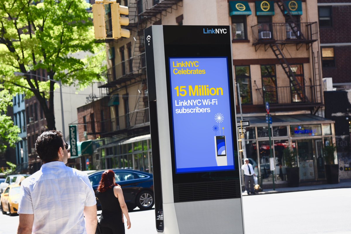Today, we proudly announce that over 40M gigabytes of data have been transferred by more than 15M New Yorkers and visitors via LinkNYC, the largest and fastest public Wi-Fi network on Earth. #DYK the content on #LinkNYC’s display screens reaches 78% of New Yorkers every week?