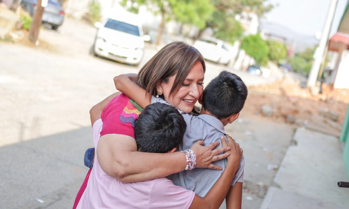 Los abrazos tienen que ser para nuestros niños y jóvenes, para que tengan un México de verdad: seguro, unido y con oportunidades.