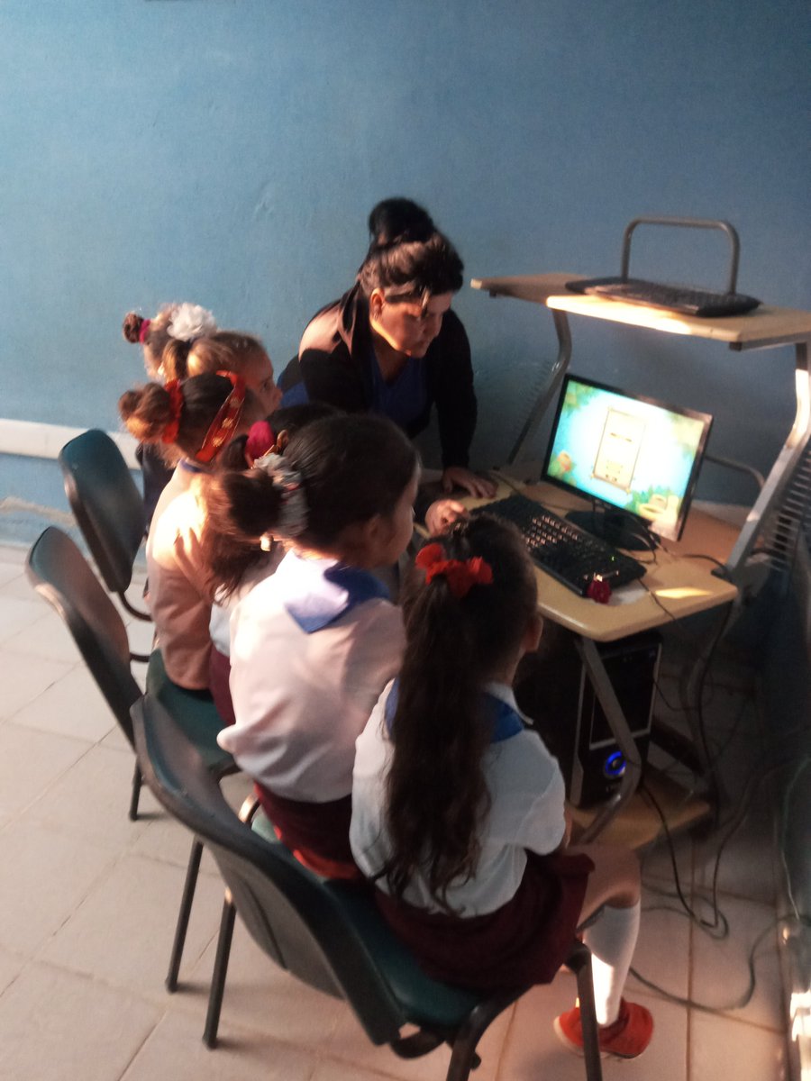 En el Joven Club Minas II se realizan actividades como parte de  la jornada Las niñas y las TIC. La  motivación de las féminas  por las carreras relacionadas con las ciencias fue una de las temáticas del encuentro.  #JovenClubTeConecta #NiñasTic #PinardelRío