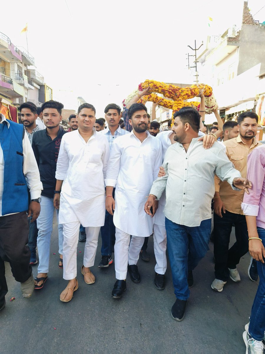 tarachandRLP's tweet photo. बगरू जुगल जी के मेले में 51 किलो की माला से जुगल दरबार का स्वागत https://t.co/SeiaILipRR