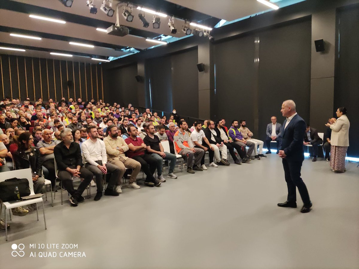 Ford Otosan yedek parça işyerimizde genel müdürümüz sayın Güven ÖZYURT Genel müdür yardımcımız sayın Özgür YÜCETÜRK , direktörlerimiz,bölüm müdürlerimiz ve ekip liderlerimizin katılımıyla çalışma arkadaşlarımızla güzel bir söyleşi gerçekleştirdik. #TürkMetalSendikası