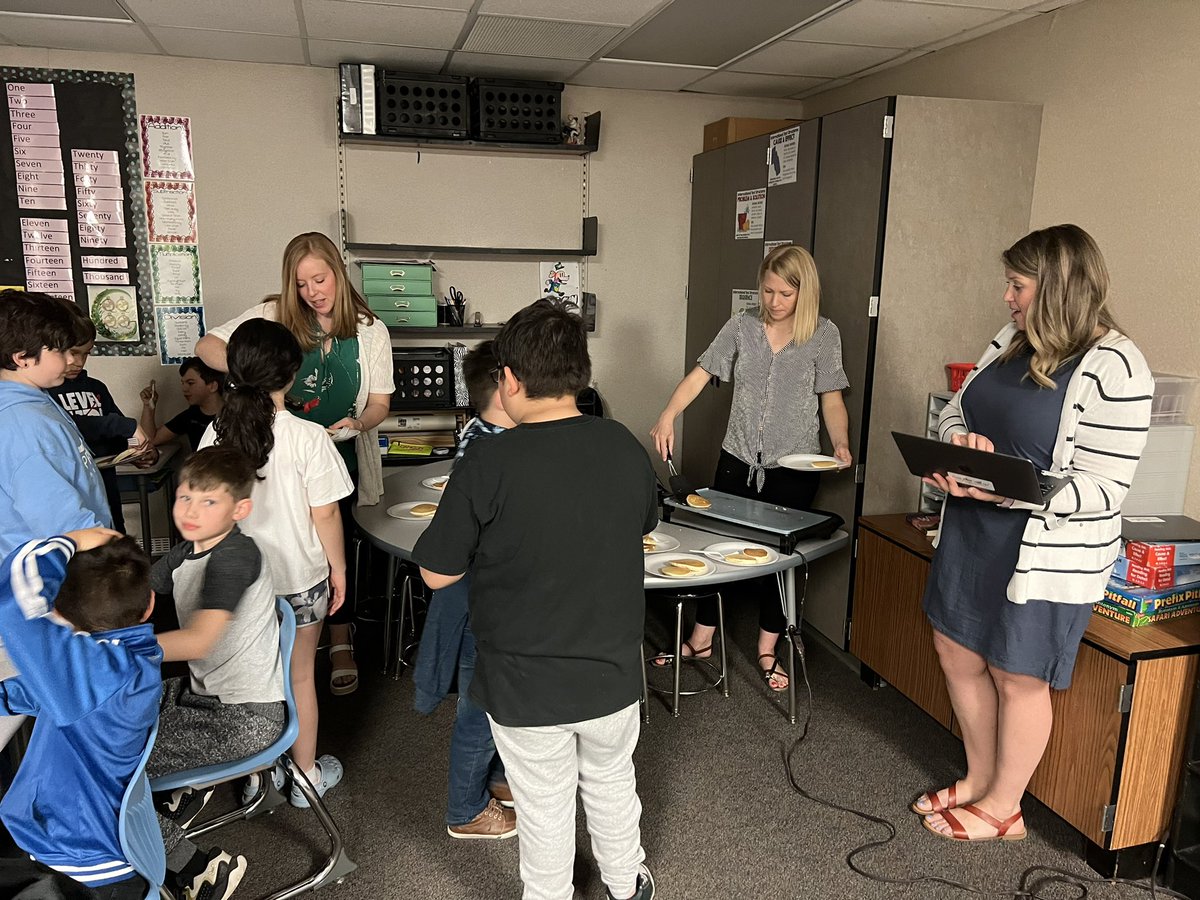 MPSRockwell's tweet photo. 3rd grade NSCAS Pancake Party Prep! How fun and a great way to kickstart our brains before the test! #NSCAS #Pancakes https://t.co/p4g8tTtShC