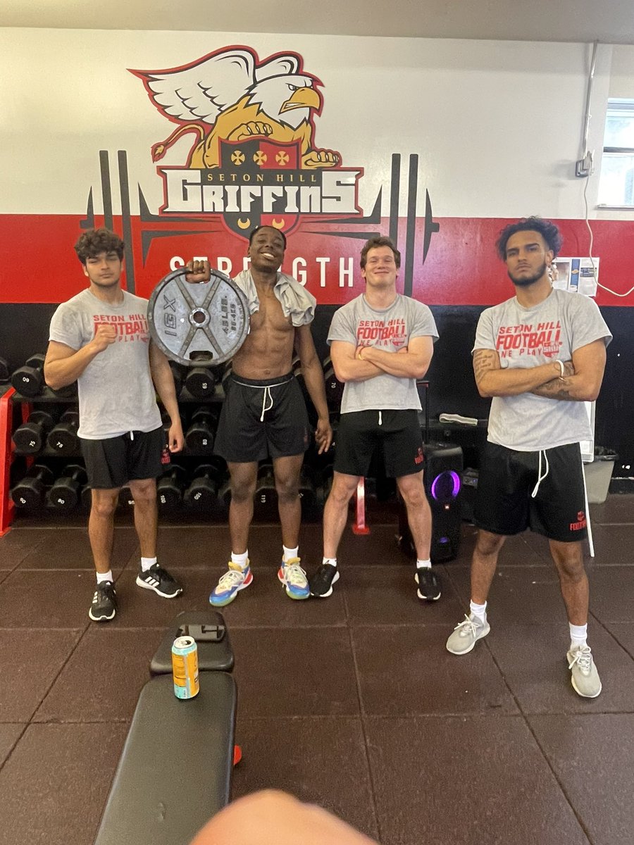 SHU_FBALL's tweet photo. The LAST work out of Spring Ball was a GREAT one at THE HILL 🔥

Weight Room Warriors 💪🏽 https://t.co/RwIeJkQz5b