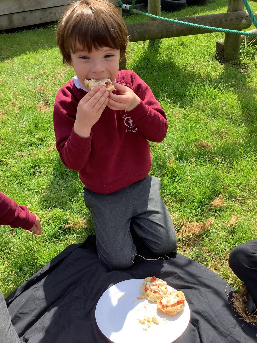 The Busy Bees made scones for our very English cream tea in the garden this afternoon. They were delicious. @StAnnes_EHS @HTelfordStAnnes