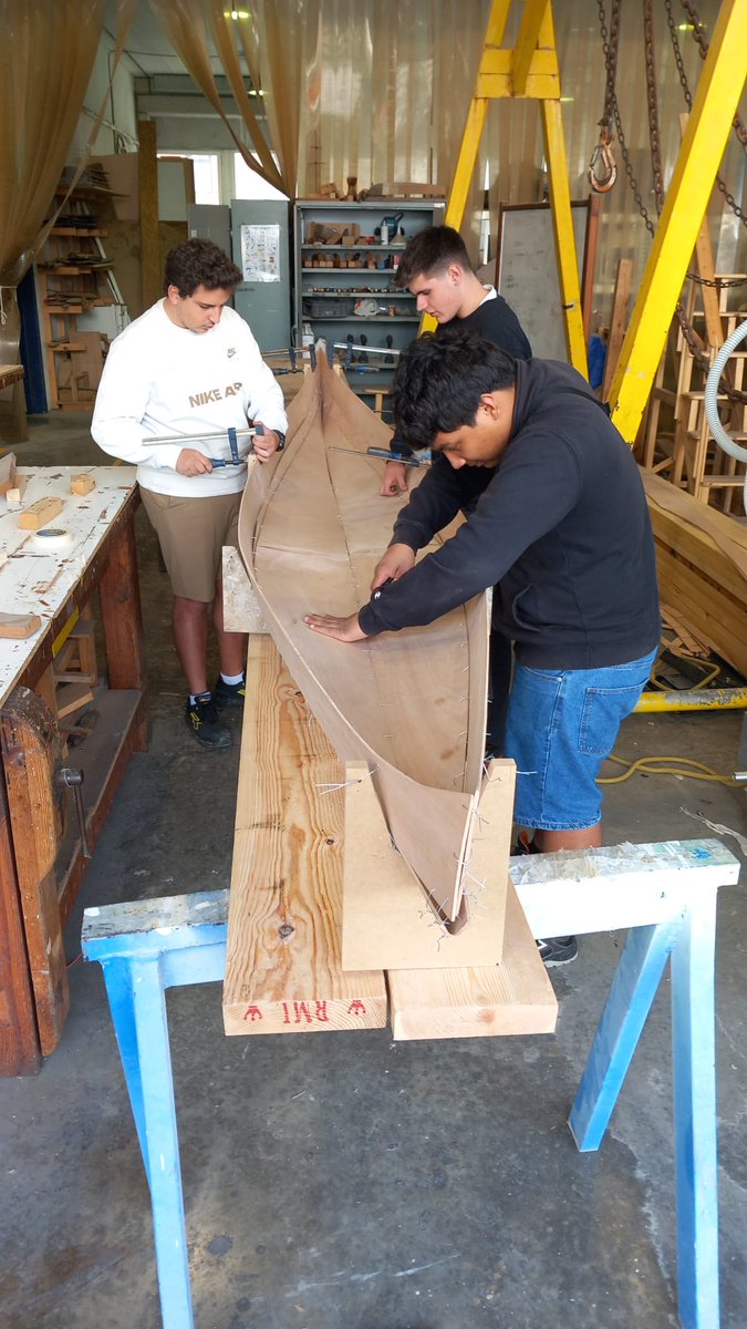 Activitats acadèmiques:

L'alumnat  de grau mitjà de manteniment està  construint una embarcació de fusta  tipus caiac, llestos per navegar per aigües tranquil·les! 

Mentrestant, a grau superior d'animació han dissenyat i posat en marxa  jocs amb materials reciclats.