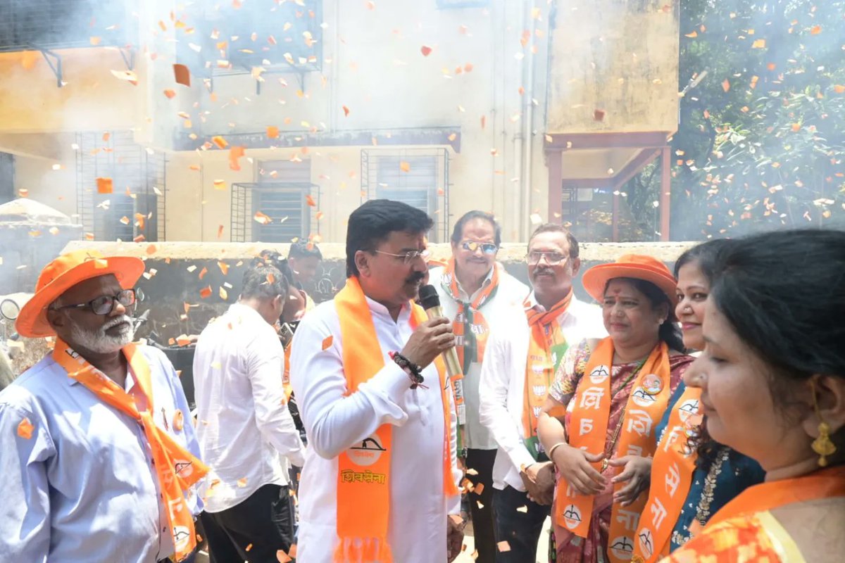 shewale_rahul's tweet photo. माझ्या लोकसभा मतदार संघातील वडाळा परिसरातील दादर पूर्व येथील फायर ब्रिगेड, राधाकृष्ण बिल्डिंग, अलीपुरिया मेंशन, श्रद्धा बिल्डिंग, धरती गल्ली, शांतिदूत मार्केट, शिंदेवाडी, गौतम नगर, पवन सोसायटी, मीठ वाला चाळ या ठिकाणी भेट देऊन रहिवाशांसोबत संवाद साधला.

#Shivsena #BJP #MNS #RPI #Mahayuti #AbkiBaar400Paar #wadala 
#AbkiBaarShivsenaKeSath400Paar
#BalasahebKeVicharoKiModiSarkr
#ViksitMumbaiToViksitBharat
#MpRahulShewale #southcentralmumbailoksabha 

@Shivsenaofc @BJP4India @BJP4Maharashtra @CMOMaharashtra @mieknathshinde @Dev_Fadnavis @KalidasKolambkr