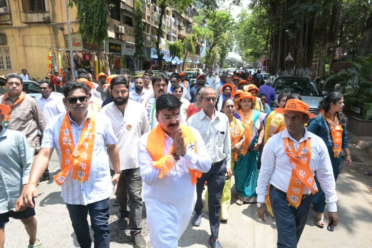 shewale_rahul's tweet photo. माझ्या लोकसभा मतदार संघातील वडाळा परिसरातील दादर पूर्व येथील फायर ब्रिगेड, राधाकृष्ण बिल्डिंग, अलीपुरिया मेंशन, श्रद्धा बिल्डिंग, धरती गल्ली, शांतिदूत मार्केट, शिंदेवाडी, गौतम नगर, पवन सोसायटी, मीठ वाला चाळ या ठिकाणी भेट देऊन रहिवाशांसोबत संवाद साधला.

#Shivsena #BJP #MNS #RPI #Mahayuti #AbkiBaar400Paar #wadala 
#AbkiBaarShivsenaKeSath400Paar
#BalasahebKeVicharoKiModiSarkr
#ViksitMumbaiToViksitBharat
#MpRahulShewale #southcentralmumbailoksabha 

@Shivsenaofc @BJP4India @BJP4Maharashtra @CMOMaharashtra @mieknathshinde @Dev_Fadnavis @KalidasKolambkr