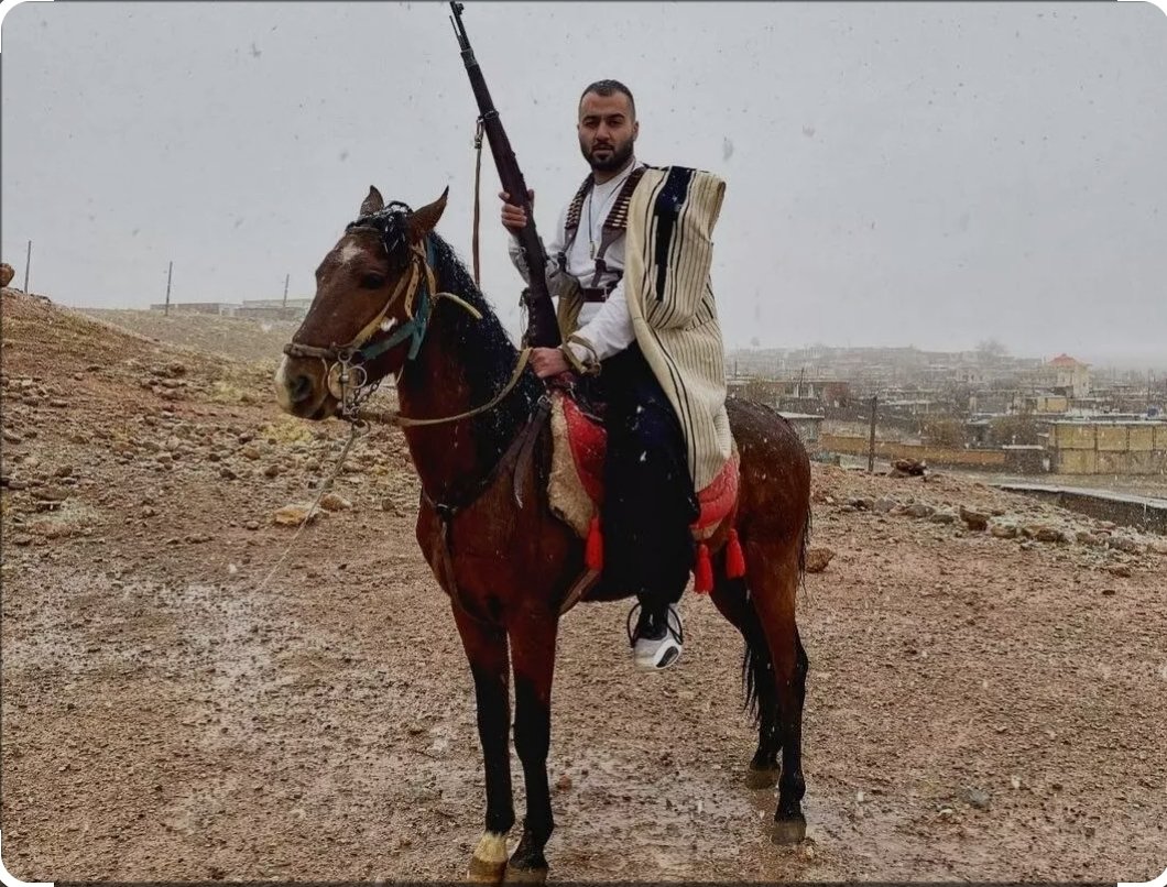 HVerkiany's tweet photo. اتاق فکر جمهوری اسلامی 
با حکم #توماج_صالحی 
دارد جامعه را محک می‌زند
این به ان معنی نیست که این خبر دروغ است
نه
بلکه در لایه های درونی ج ا "اتاق فکر"
در شرایط حال حاضر احتیاج به یک ارزیابی میدانی دارد.
حمله به اسرائیل 
جنگ خیابانی با زنان
و امروز حکم توماج 
تمامی در امتداد هم قرار دارد
و جمهوری اسلامی میخواهد مسیر آینده خود را مشخص و هموار کند.
این معادله باید بهم بخورد و شکسته شود 
توسط من و شما
همین امروز
و این همان نکته و زمانی است
که سرنوشت ایران و مردم ساکن در آن سرزمین را مشخص خواهد کرد.
#IRGCterrorists