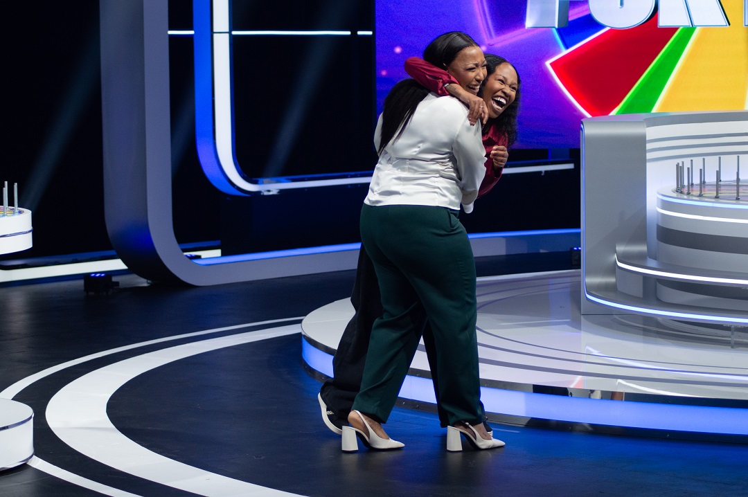 When you see your bestie vibe so well together, and it's always a jam every time you link up........ 😆 Watch @WOF_ZA at 19:30. #S3OpenUp #WheelOfFortuneSA