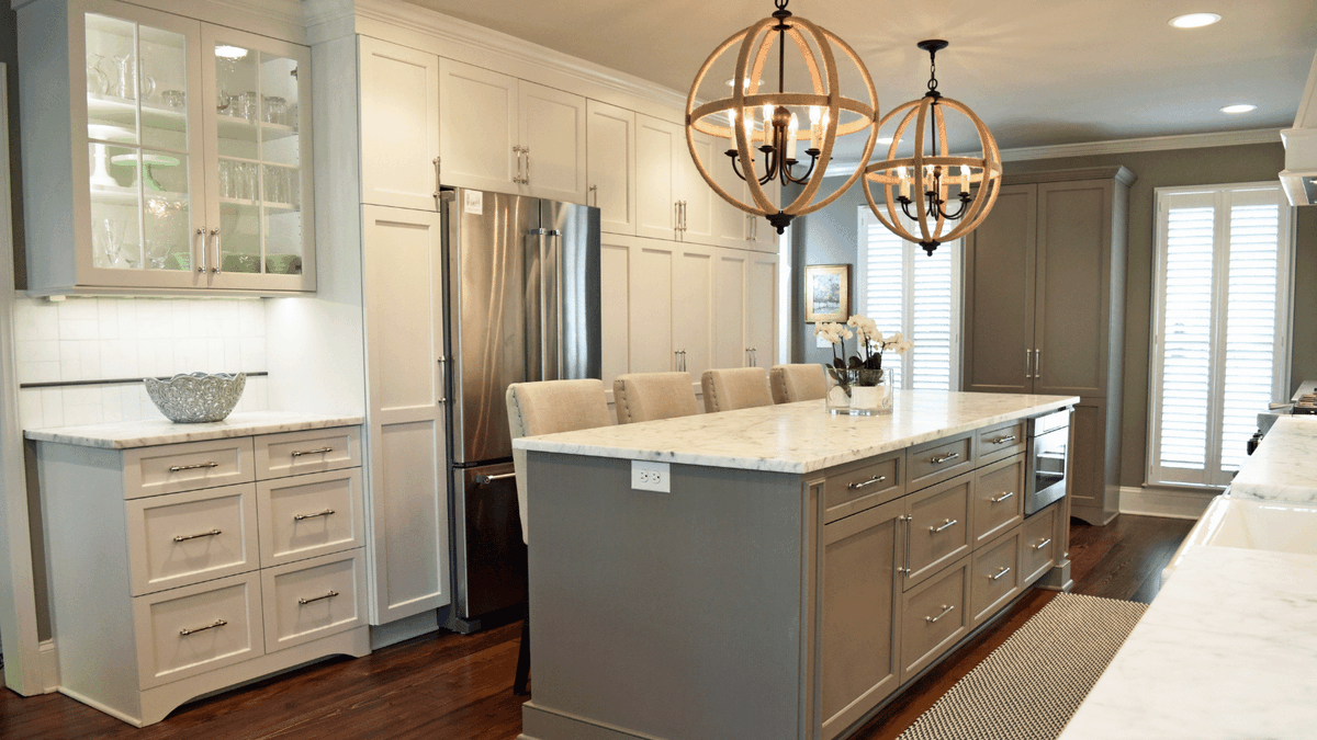 KettlerDesign's tweet image. Add energy to neutral décor with unique light fixtures and glass cabinet doors. Featuring Touchstone Fine Cabinetry ☙ Ali McPhail Interior Design #loveyourkitchen #karenkettlerdesign