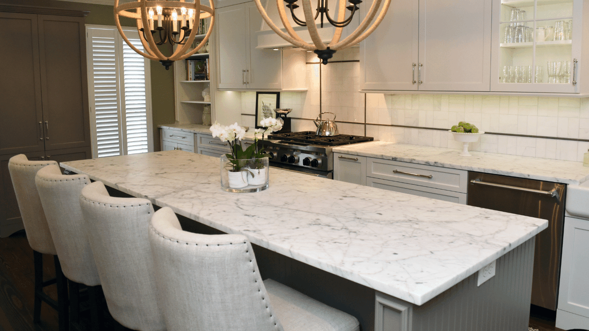 KettlerDesign's tweet image. Add energy to neutral décor with unique light fixtures and glass cabinet doors. Featuring Touchstone Fine Cabinetry ☙ Ali McPhail Interior Design #loveyourkitchen #karenkettlerdesign