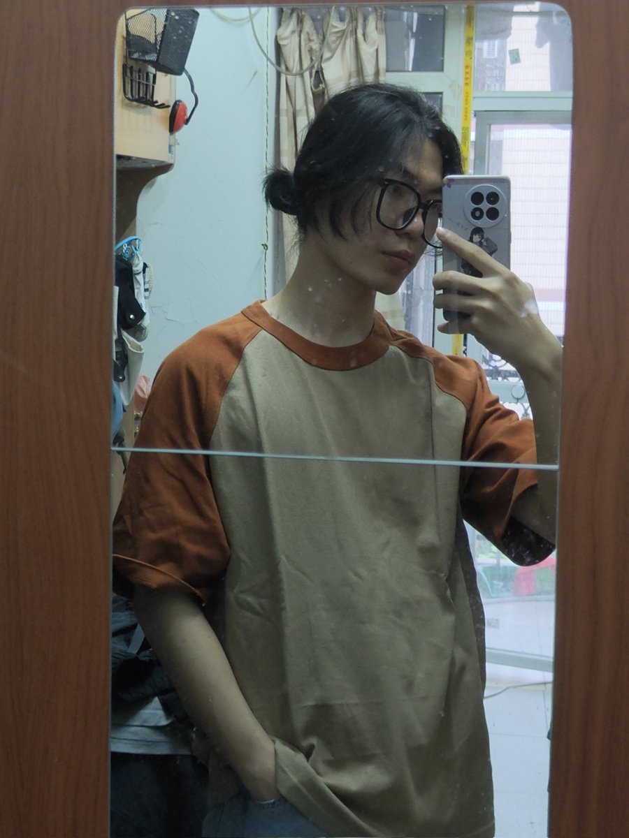 Anda13aka's tweet photo. 好像登推的频率低了下来
头发又长了捏
冒个泡🤗 https://t.co/tv9qNXEx65