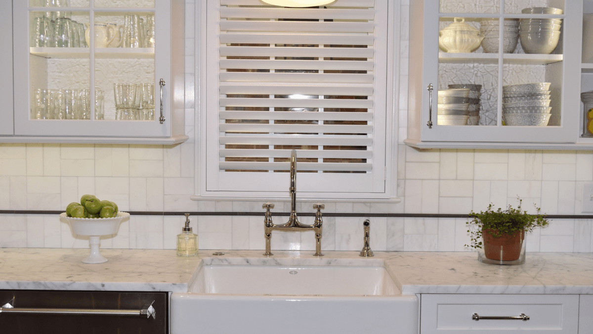 KettlerDesign's tweet image. Add energy to neutral décor with unique light fixtures and glass cabinet doors. Featuring Touchstone Fine Cabinetry ☙ Ali McPhail Interior Design #loveyourkitchen #karenkettlerdesign