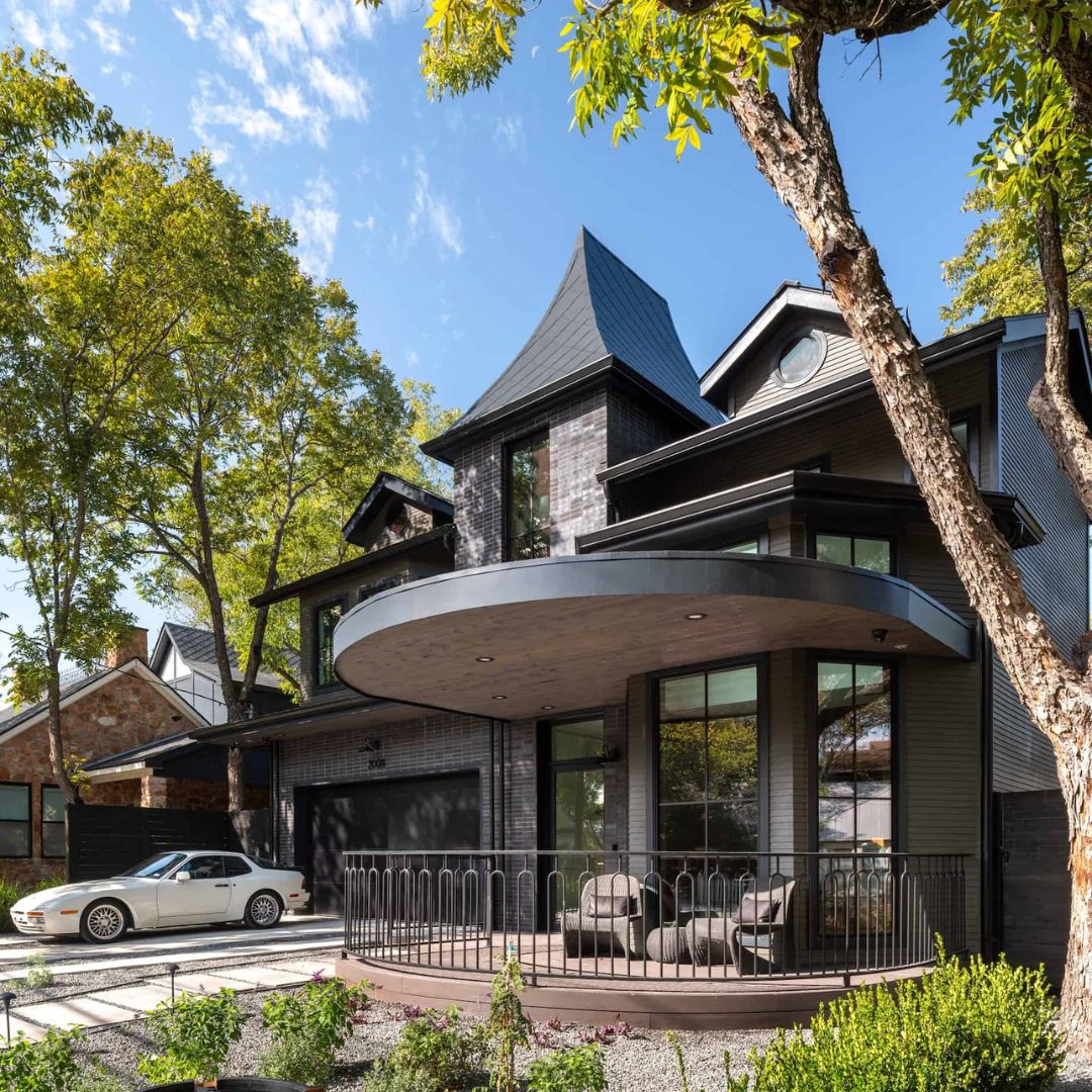 RAMwindowsdoors's tweet photo. 👉 Step inside this amazing #ModernVictorian home by @johngiof_builds!  This property, featuring RAM windows, blends a Victorian style home with Modern design that you can't miss. 🤩
.
@josephdesignbuild @revent_builds
.
#reventbuilds #johngioffre #josephdesgnbuild https://t.co/WHznYb4E2X