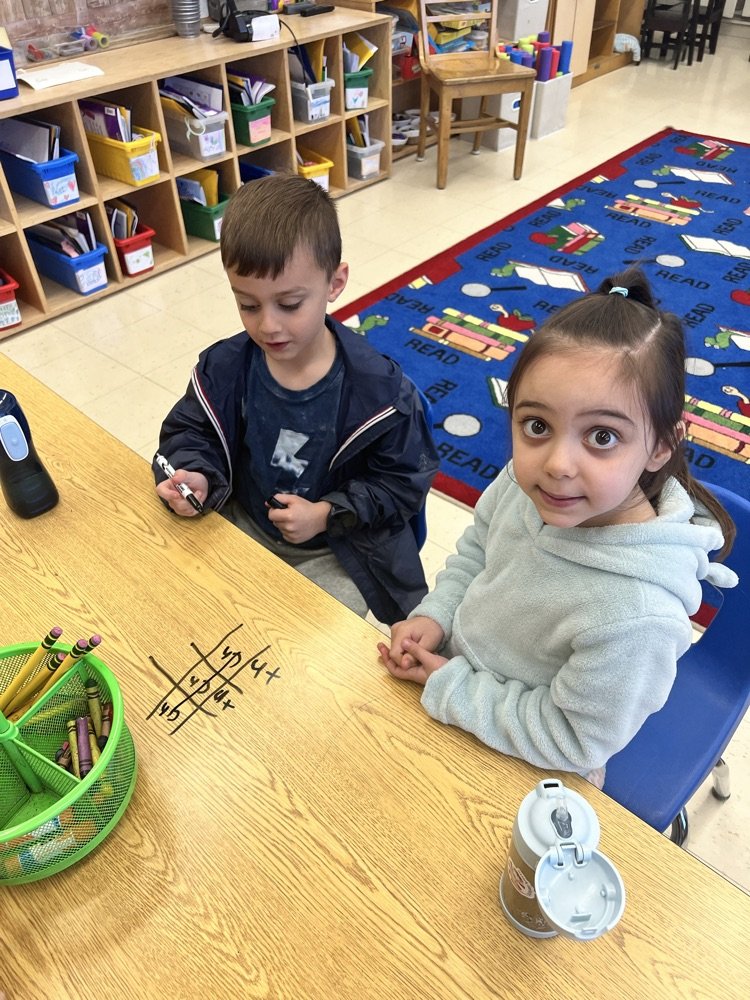 Digraph tic-tac-toe