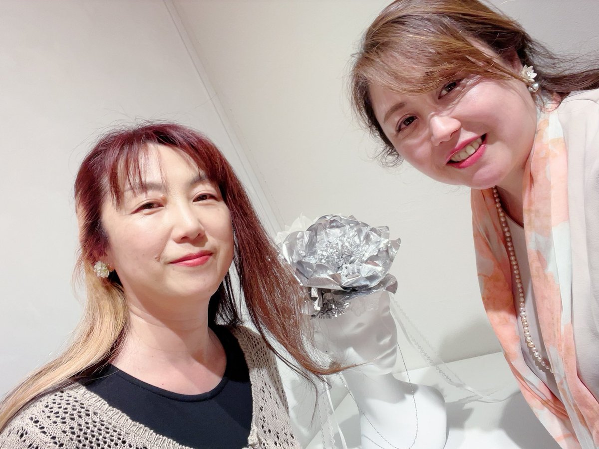 petitie_cadeau's tweet photo. いよいよ今週末からゴールデンウィークが始まりますね!
その次の週5月12日は、『#LEGALIA』 #イベント です!
先日、@Oto_nomii さんの授賞式に行ってきました〜
#ハンドメイド好き #アート https://t.co/lXnsFWiP2c