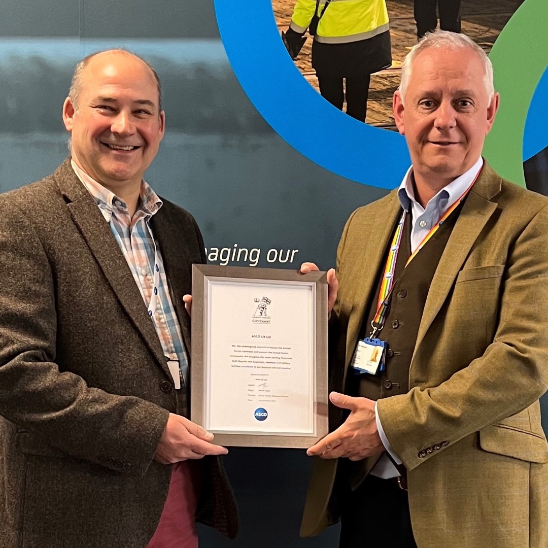 Our Regional Employer Engagement Director Ray Watt presented Aberdeen-based ASCO UK Ltd with its #ArmedForcesCovenant: ow.ly/ZhW050RligF. #Congratulations on becoming one of the 11,500+ organisations to pledge support to the #ArmedForces community! ✍️👏🤝 @DRM_Support