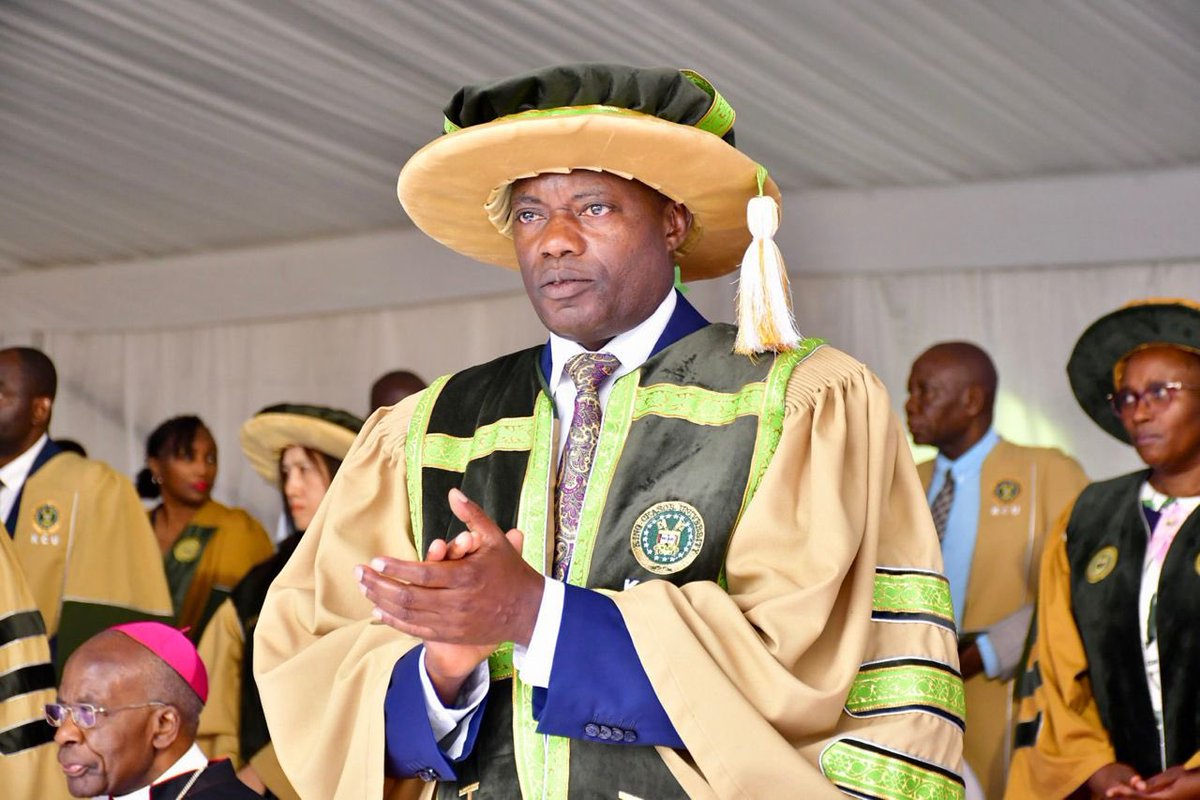 rahmk12's tweet photo. ‘‘Our medical students have had the opportunity to collaborate with various medical institutions, gaining invaluable clinical experience and learning from renowned healthcare professionals.’’ ~ @CeasorMulenga while addressing graduates at @CeasorKing 

#KingCeasor4thGrad https://t.co/dIrzNU3JP7