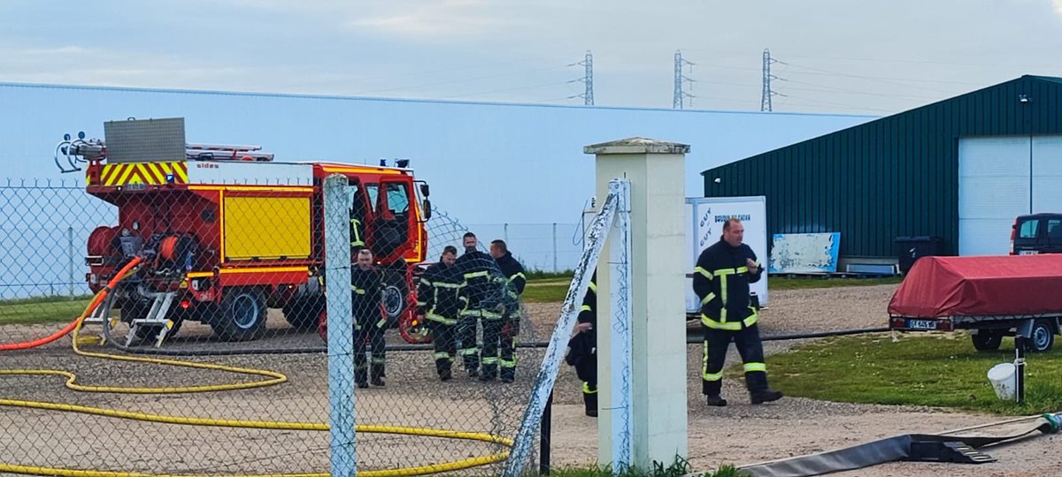 Damville : la charcuterie Guy Guy ravagée par un incendie tôt ce mercredi matin. Une institution dans l'Eure présente avec bonne humeur sur de nombreux marchés. Bon courage à tous les salariés. ➡️ l.francebleu.fr/KikE