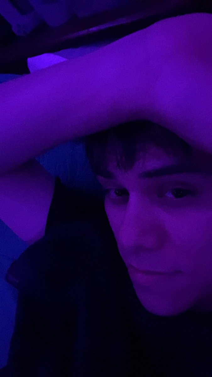 Gn chat 😴 sleep schedule torched as usual