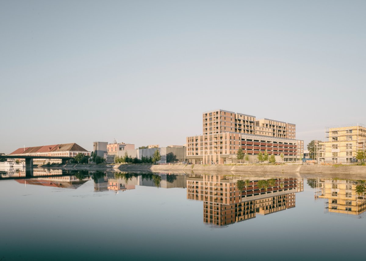 GriesserIB's tweet photo. ✨Citadelle Dock 1✨ Un proyecto inspirado en el puerto de Estrasburgo, donde las zonas residenciales y comerciales armonizan a lo largo de 6.696 m2🌿⚓️
👉 134 persianas graduables #Solomatic y 172 persianas enrollables Reno Integro de #Griesser
Más info: https://t.co/98fBgIYUbg https://t.co/1uo7IxWTyo