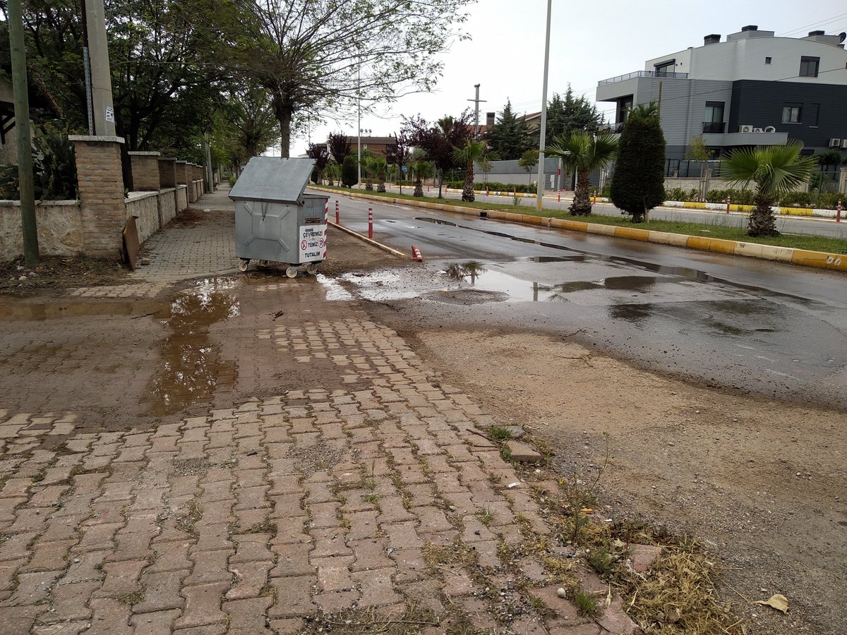 ElifHaticeG's tweet photo. @ANTALYABB @abbiletisim @dosemealtibld
Neredeyse 1 aydır birçok defa bildirmemize rağmen bu su sorunu hâlâ çözülmedi, geri dönüş yapılmadı. 1 yılda 3. defa tekrar etti aynı problem. Tonlarca su heba oluyor, yazık. Lütfen bir an önce bu konuyla ilgilenip kesin bir çözüm bulunsun. https://t.co/9YlpzZeAkR