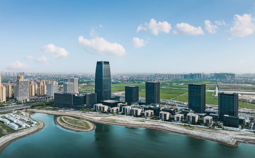 QiantangVision's tweet photo. Investment in #Hangzhou's #Qiantang is off to a great start this year😄, achieving a first-quarter fixed asset investment of 14.23 billion yuan ($1.96 billion), marking a 15.1% year-on-year increase and securing the top spot in the city👍. #QiantangDevelopment https://t.co/R8AbiOCyPV