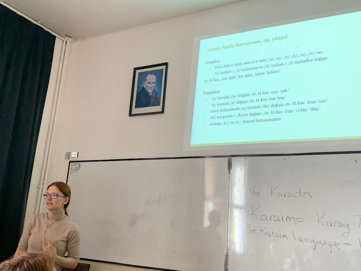 mehmetolmeztr's tweet photo. #Karayca #Karaim öğreniyoruz.
#istanbulÜniversitesi
Poznan’dan Dorota hanım İÜ ÇTLE öğrencilerine Karaycayı anlatıyor ; Lutsk - Haliç diyalektini öğreniyoruz. https://t.co/wTwf7Mz7M7