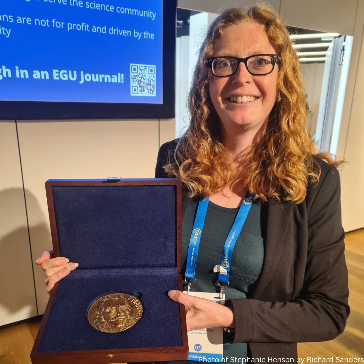 The 2024 Fridtjof Nansen Medal was awarded to our colleague Stephanie Henson at #EGU24 for her outstanding research in oceanography. Congratulations!
#EUGreenDeal #CarbonCycle #Ocean #Award @HorizonEU  #OceanICU @NOCnews @StephAHenson