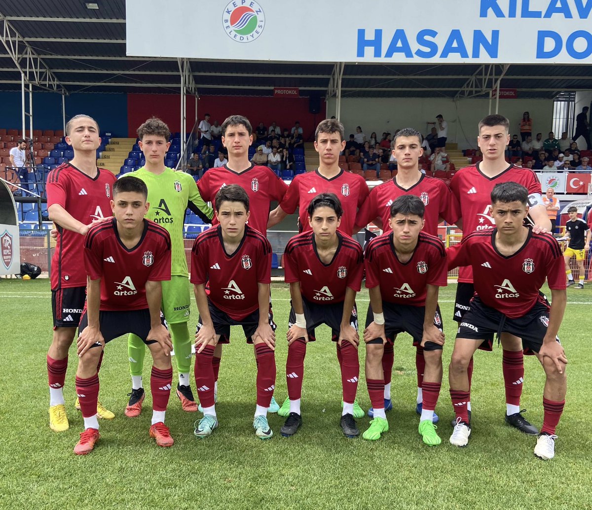 🏁 Maç Başladı! Beşiktaş Artaş U15 Akademi Takımımıza; U15 Gelişim Ligi PlayOff Son 16 karşılaşmasında, Manisa FK karşısında başarılar dileriz. #GeleceğinKartalları 🦅