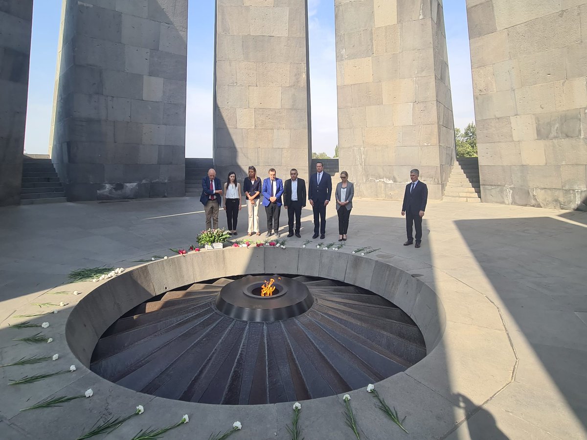 🇦🇲 Alle steun aan het Armeense volk. Door de herdenking van de #ArmenianGenocide erkennen we niet alleen het leed van het verleden, maar beloven we ook om te blijven vechten voor rechtvaardigheid, erkenning en een wereld waarin tragedies als deze nooit meer plaatsvinden. 📸…