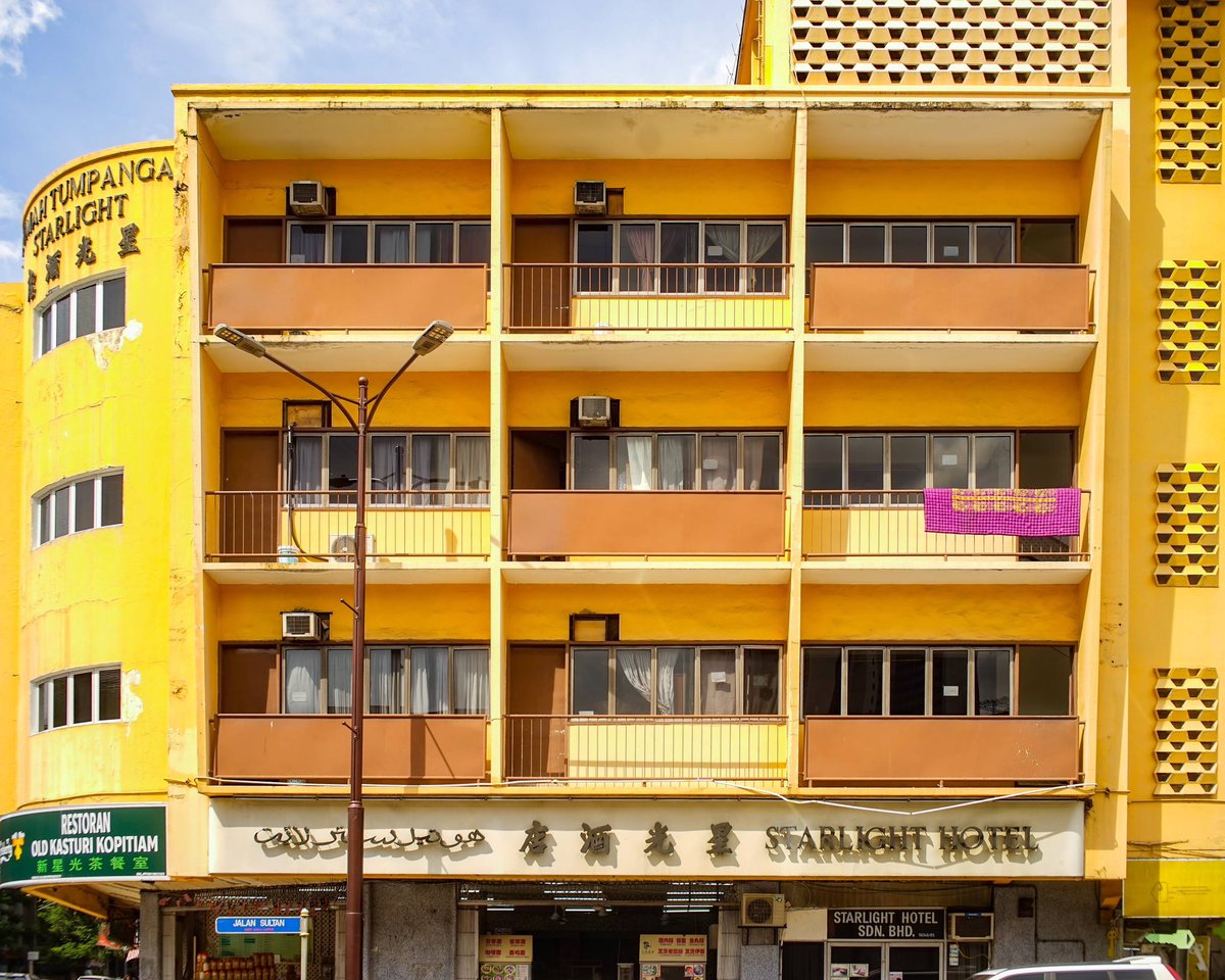 Whoa! Is this *the* Starlight Hotel, corner of Jalan Sultan and Jalan Hang Kasturi, across from Pasar Seni LRT/MRT? An absolute BEAUTY if so! Always wanted to stay there and photograph inside.