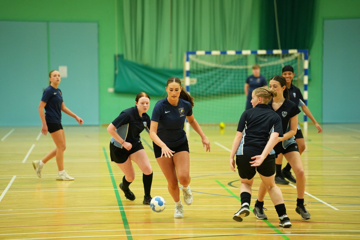 RHTrustSport's tweet photo. The teams are GOING FOR IT! 🤾‍♀️🤾‍♂️

#RedhillTrustSport #HandballCup2024 #Handball https://t.co/ZGqLUB9GA1