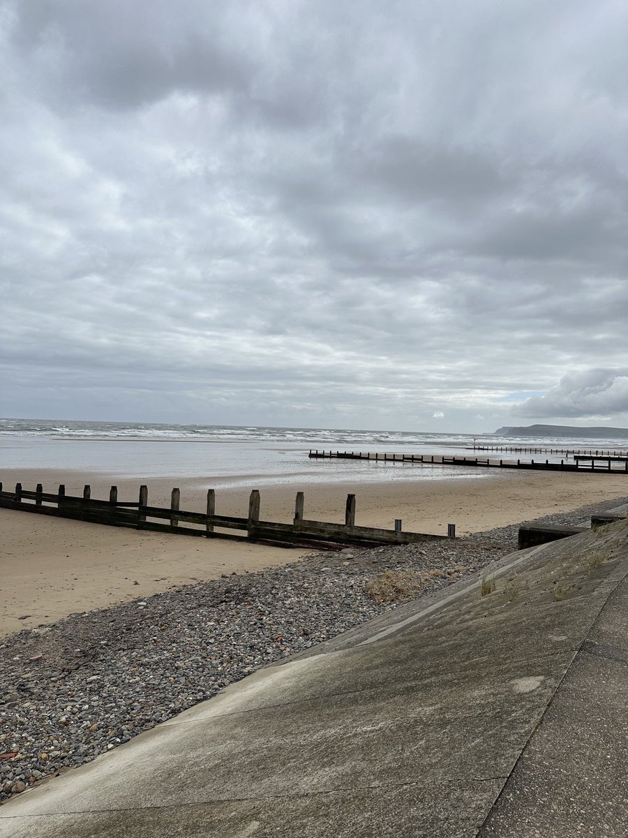 A different walk today. I am at Redcar. It's absolutely freezing!  Hope you are having a good day 🙋‍♀️🚶‍♀️🥶💨