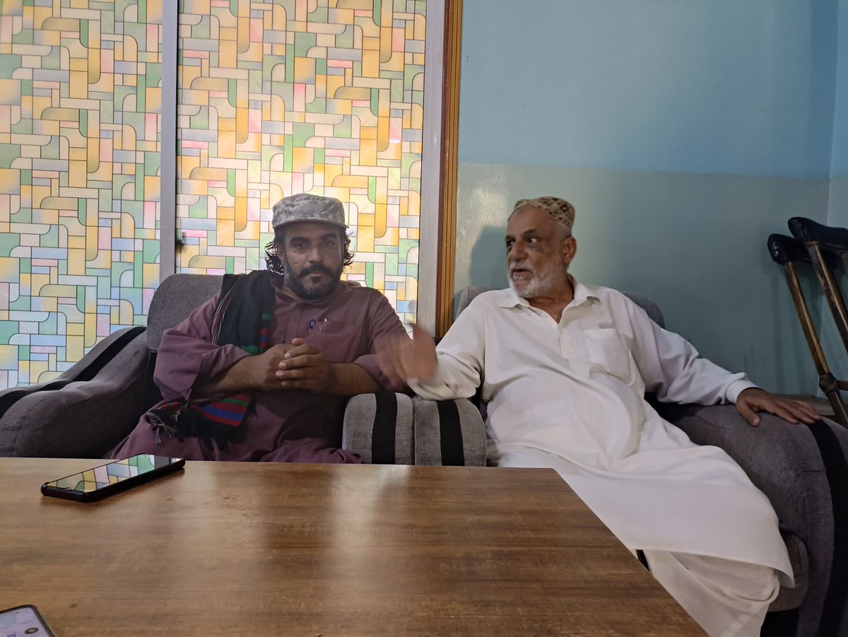 بزرگ سنیئر سیاسی رہشون بلوچ یکجہتی کمیٹی کراچی کے ڈپٹی آرگنائیزر لالہ عبدالوہاب کیساتھ کراچی