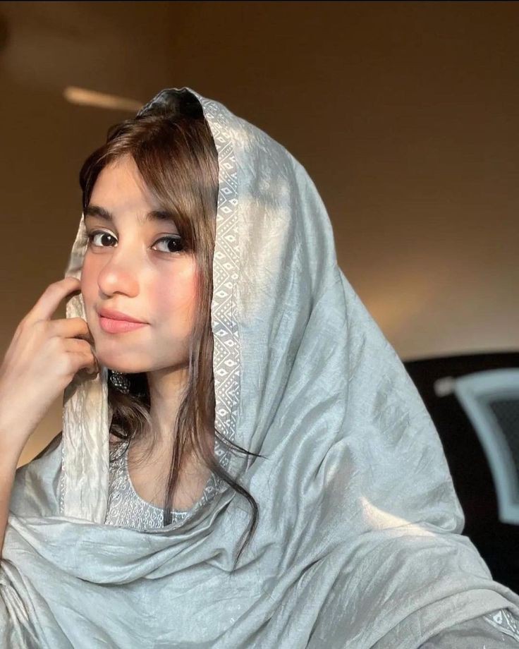 Soiba🧢 (@soibamalik5590) on Twitter photo وہ بے خبر ہیں مکافات کے عمل سے ابھی،
جو  خار  بانٹتے ہیں اور گلاب چاہتے ہیں...!!🌹♥️🌹 وہ بے خبر ہیں مکافات کے عمل سے ابھی،
جو  خار  بانٹتے ہیں اور گلاب چاہتے ہیں...!!🌹♥️🌹