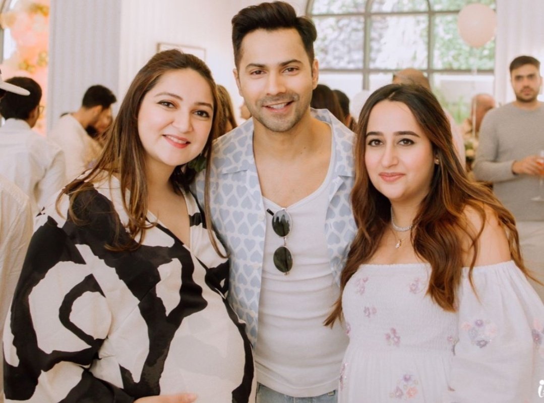 These pictures are getting more better with their precious smiles 🪄✨

#HappyBirthdayVarunDhawan