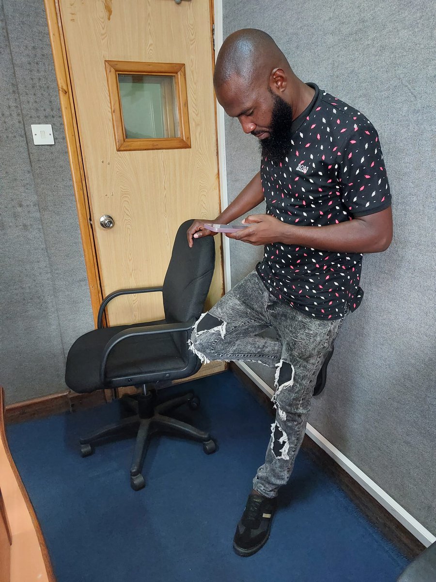 DecheShanga's tweet photo. #1Pm24Pm...Mjanja mda wetu ndio huu, upande wa pili kitaa kinasemaje.
#Chachawiza
#DivasWednesday
@90.4Msa
@106.0Mld
@BahariFM
@DecheShanga
#UsilazimisheTufanane https://t.co/EAJvwmCfym