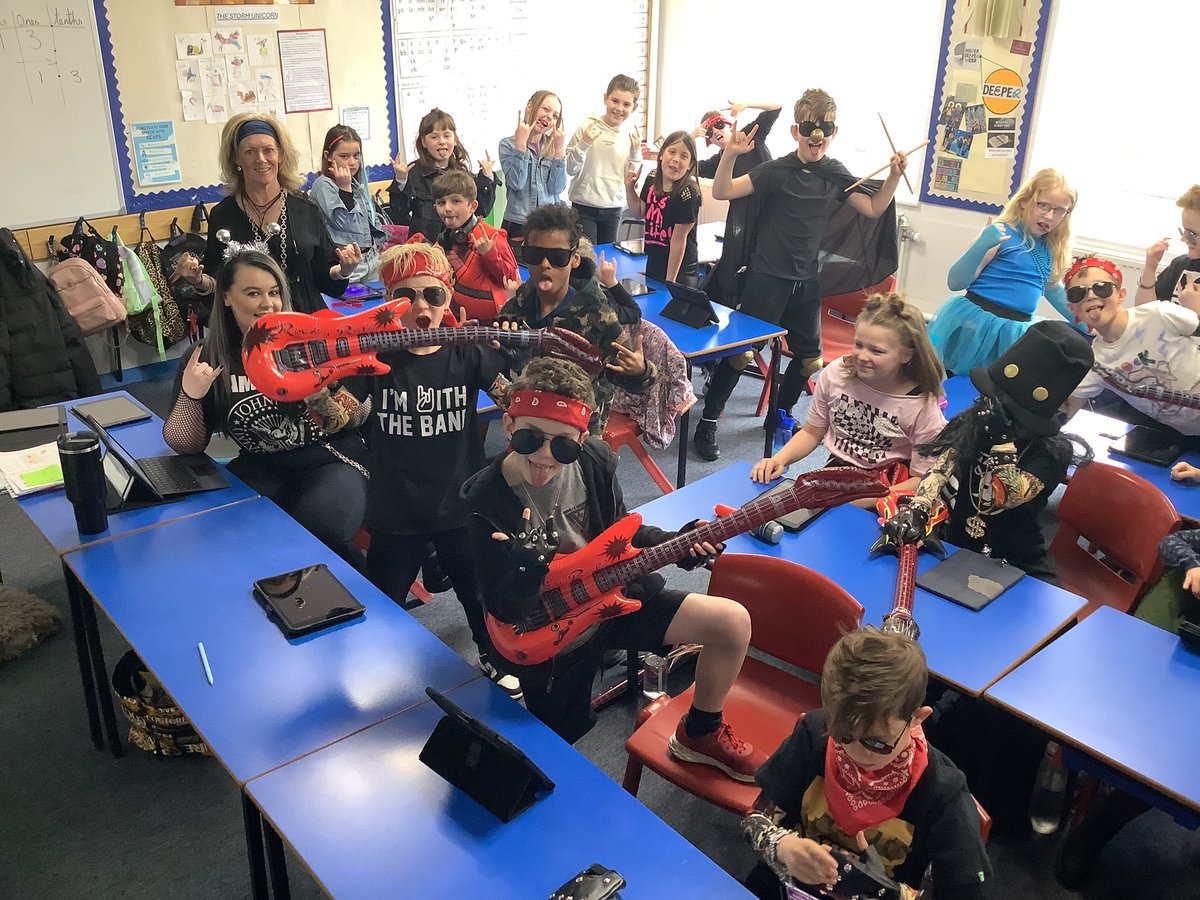 PDA_Y4's tweet image. Our AMAZING @TTRockStars ❤️🤘🎸✖️#pdamaths #rockon #micdrop