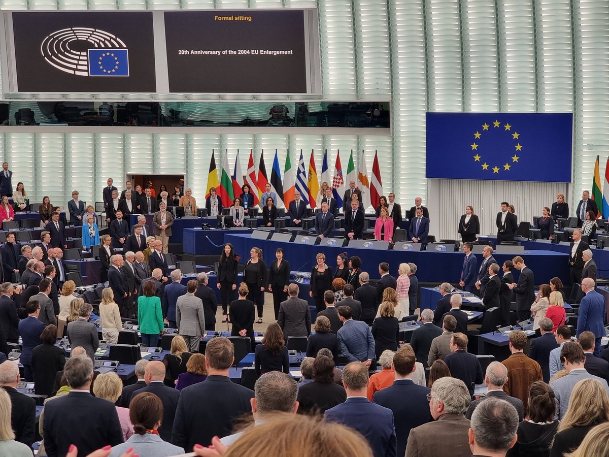 #Celebrating the 20th #anniversary of 2004 EU #enlargement in the EP in Strasbourg. What you do not see on the photo: The extreme right demonstrated their distance to the European project by mostly remaining seated while the European anthem was sung.