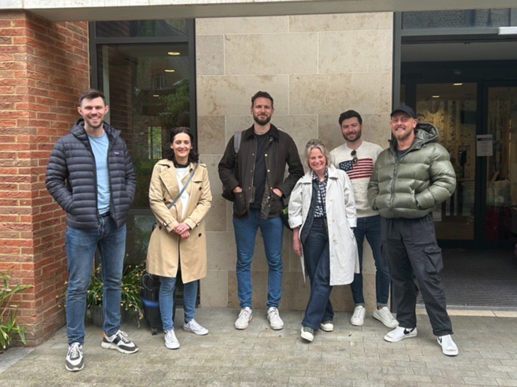 Huge thank you to @TIMEInvestments who came to our #EvelinaLondon House to help our Housekeepers clean up the communal spaces. 🏡 This is their first time in the House, and they have also agreed to fundraise for our Charity, raising enough to sponsor a bedroom. 🙌❤️