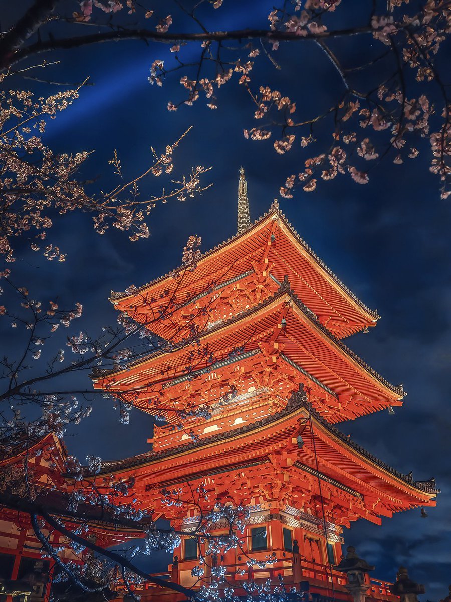 Cherry blossom at Kiyomizudera Temple, Kyoto
📸HONOR Magic5 Pro
.
@Snapdragon @Honorglobal 
#HONORMagicMoments #ShotOnSnapdragon #SpringInBloom