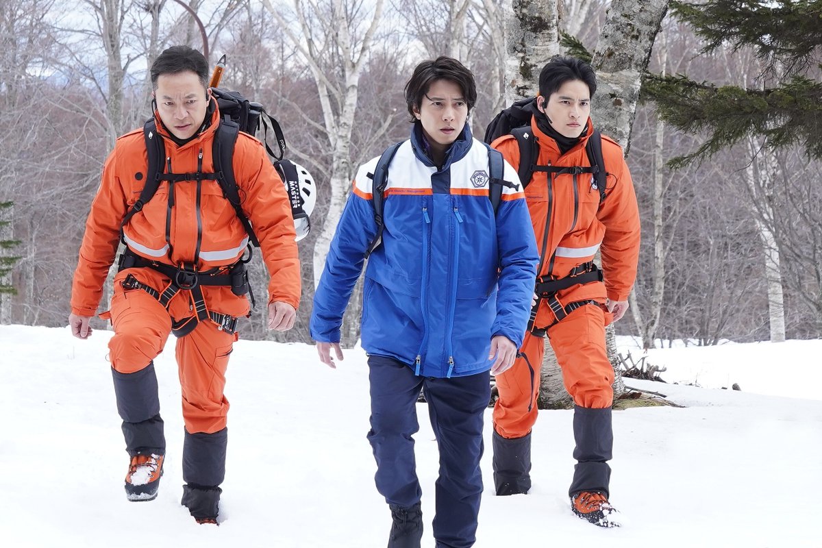 modelpress's tweet photo. 【場面写真多数📸】 
「ブルーモーメント」初回🌏

気象学の天才・晴原（山下智久）
SDM運用見送りのリスク抱え出動💦

5年前の大きな悲しみとは💭

🔻あらすじ
https://t.co/kpvvaVbUHK

#出口夏希 #水上恒司 #岡部大 #仁村紗和 #夏帆 #ブルーモーメント @Tomohisanine @bluemoment_cx https://t.co/D7Izo5pzeP