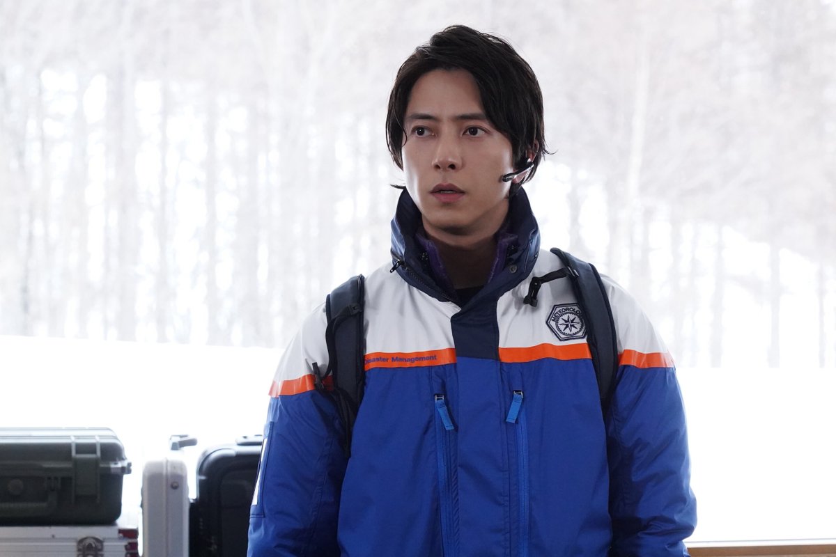 modelpress's tweet photo. 【場面写真多数📸】 
「ブルーモーメント」初回🌏

気象学の天才・晴原（山下智久）
SDM運用見送りのリスク抱え出動💦

5年前の大きな悲しみとは💭

🔻あらすじ
https://t.co/kpvvaVbUHK

#出口夏希 #水上恒司 #岡部大 #仁村紗和 #夏帆 #ブルーモーメント @Tomohisanine @bluemoment_cx https://t.co/D7Izo5pzeP