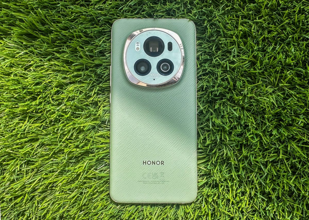 My next upgrade definitely going to be this baby #HONORMagic6Pro 😍 #DiscoverTheMagic