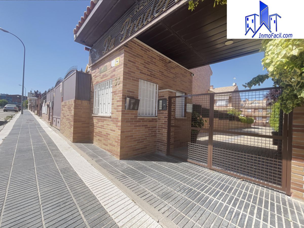 Inmofacil_com's tweet photo. #inmofacil Os muestra VE831 por 410.000€:  PAREADO DE ESQUINA  DE CUATRO PLANTAS  EN URB. "LA PRADERITA" (VALDEMORO). #inmobiliaria #inmobiliarias #inmobiliariaenvaldemoro #inmobilariadeconfianza #inmobiliariaenmadrid #inmobiliariasbaratas https://t.co/IUkPn0WTUm