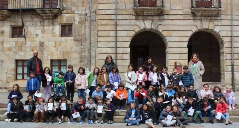 Visita de los alumnos de 2º de Primaria del CEIP Alto Ebro al Ayuntamiento de Reinosa radioaguilar.com/ultimas-notici…