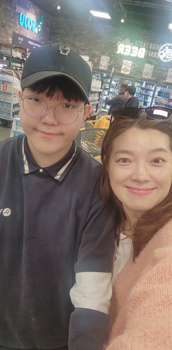 나의 박카스~
수요일은 일찍 하교하는날
중3  큰아들과 맛집탐방, 간식장보기
든든한 내편이 있어 맘껏 자랑하고픈 날입니다.
#오늘은_참치