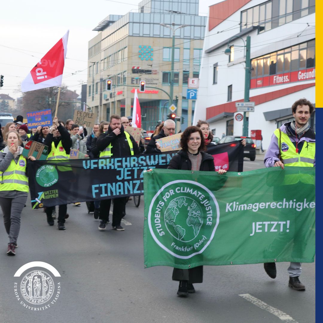 Die Hochschulinitiative Students for Climate Justice – Frankfurt (Oder) wird mit dem Förderpreis ausgezeichnet. Die mit 1.000 Euro dotierte Würdigung erhalten die Studierenden im Rahmen des 23. #ViadrinaPreis'es am 16. Mai, 16 Uhr, im Logensaal der #Viadrina. @Studis4FutureDE